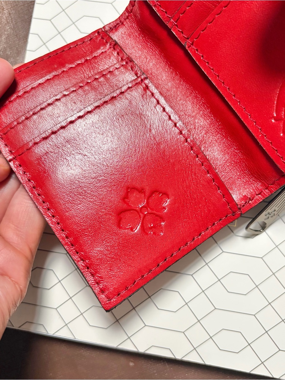 🏷️ NWT Patricia Nash Maida Tooled Leather Trifold Wallet — Lava/Papaya Red - Picture 7 of 10